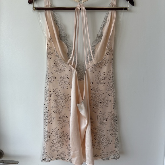 Victoria’s Secret champagne satin & lace open back mini slip - Picture 5 of 8